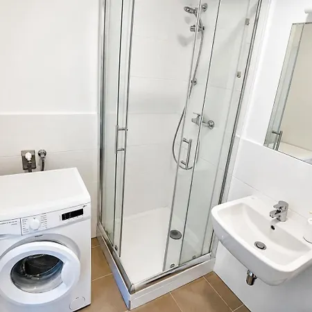 Apartamento 1 Apartment, Balcony, Zuzany Chalupovej 18 *